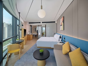 Room, 1 King Bed | Living area