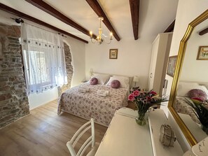 2 bedrooms, in-room safe, desk, iron/ironing board - Casa Stella a fully renovated old stone house in the middle of Istria (Draguć)