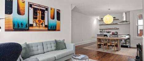 TV, fireplace