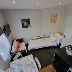 1 Schlafzimmer, Bügeleisen/Bügelbrett, kostenloses WLAN, Bettwäsche