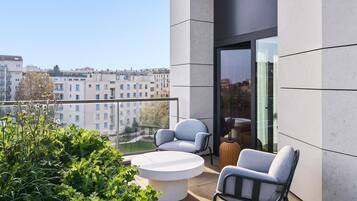 Suite Confort, 1 cama matrimonial y sofá cama | Ropa de cama de alta calidad y decoración personalizada