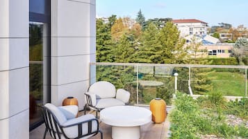 Comfort Suite, 1 Double Bed with Sofa bed | Premium bedding, in-room safe, desk, laptop workspace