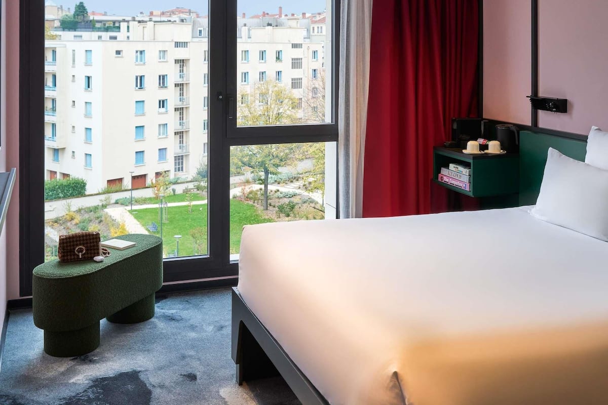 Comfort Room, 1 Double Bed, Garden View | Premium bedding, in-room safe, individually decorated