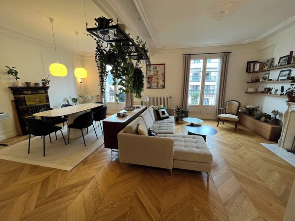 Smart TV - Parmentier Oberkampf Area Fullness and Elegance (Paris)
