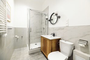 Apartment | Bathroom | Shower, rainfall showerhead, hair dryer, towels - Native Apartments Żuławskiego 8A (Kraków)