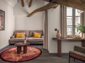 Loft Kota | Seprai premium, brankas, Wi-Fi gratis, dan seprai linen