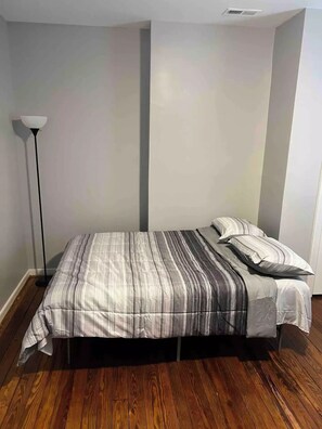 3 室のベッドルーム、デスク、アイロン / アイロン台、WiFi (無料)