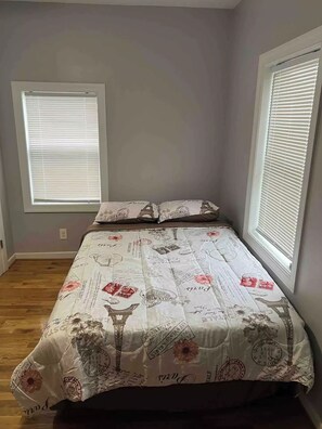 3 habitaciones, escritorio, tabla de planchar con plancha y wifi gratis 