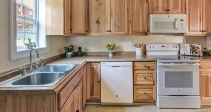 Richmond Oasis: Your Home Away from Home in the Heart of the City