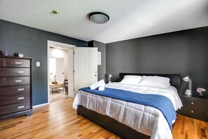 5 bedrooms, WiFi, bed sheets - Grand Retreat with VMFA Views + Large Groups (Richmond)