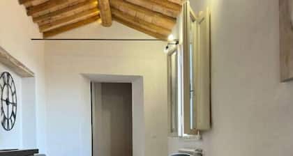 Moderne 2-Zimmer-Wohnung, nur wenige Minuten von der Piazza dei Priori entfernt