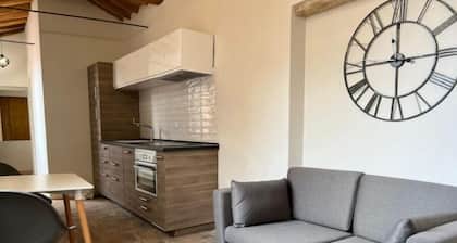 Moderne 2-Zimmer-Wohnung, nur wenige Minuten von der Piazza dei Priori entfernt