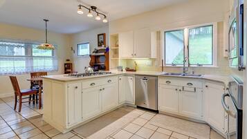 Refrigerador, microondas, parrilla de estufa y lavavajillas