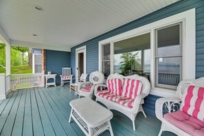 Terrace/patio - Lakefront Canandaigua Home w/ Dock & Kayak! (Canandaigua)