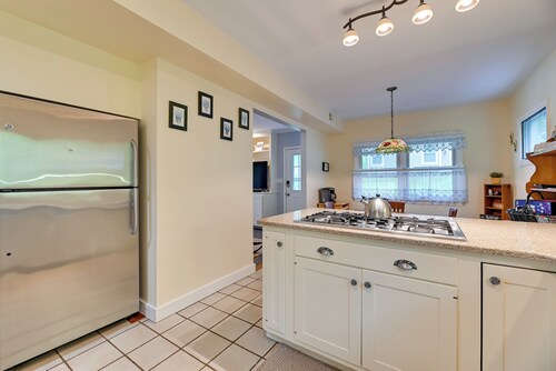 Lakefront Canandaigua Home w/ Dock & Kayak!