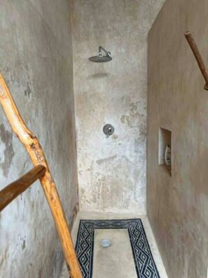 Classic-Haus | Badezimmer | Dusche, Regendusche, Haartrockner, Handtücher