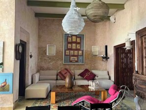 Classic House | Living area | Smart TV, Netflix, streaming services