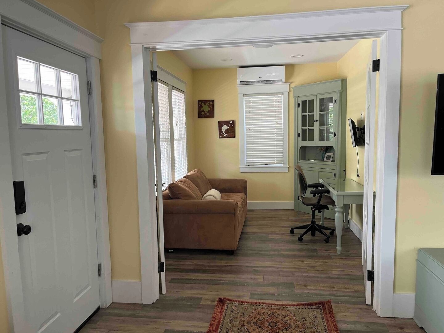 Televisión y oficina 