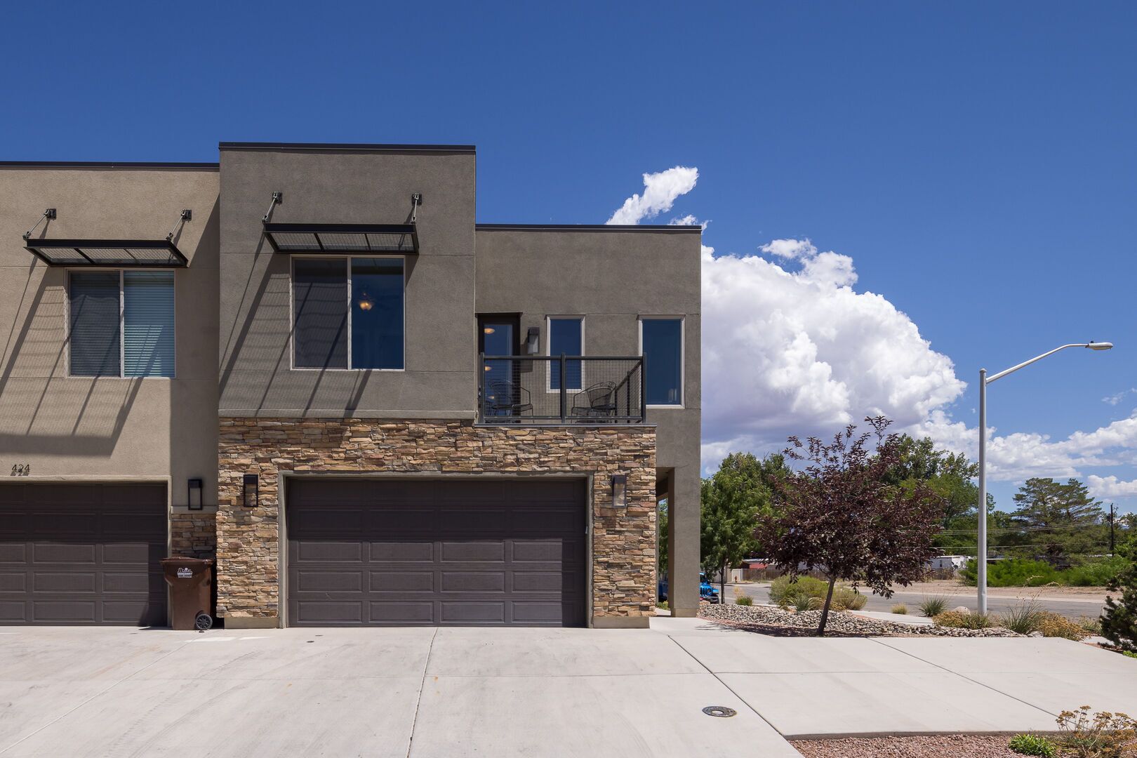 ด้านหน้าที่พัก