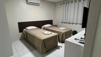 标准双床房 | 免费 WiFi、床单