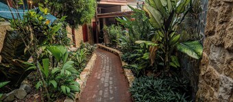 COSTA LINDA ART HOSTEL 