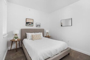 2 bedrooms, iron/ironing board, free WiFi