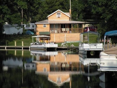 Cozy cottage that sits along canal of Sandy Pond.