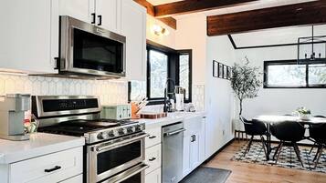 Coffee/tea maker, fridge, dishwasher, cookware/dishes/utensils