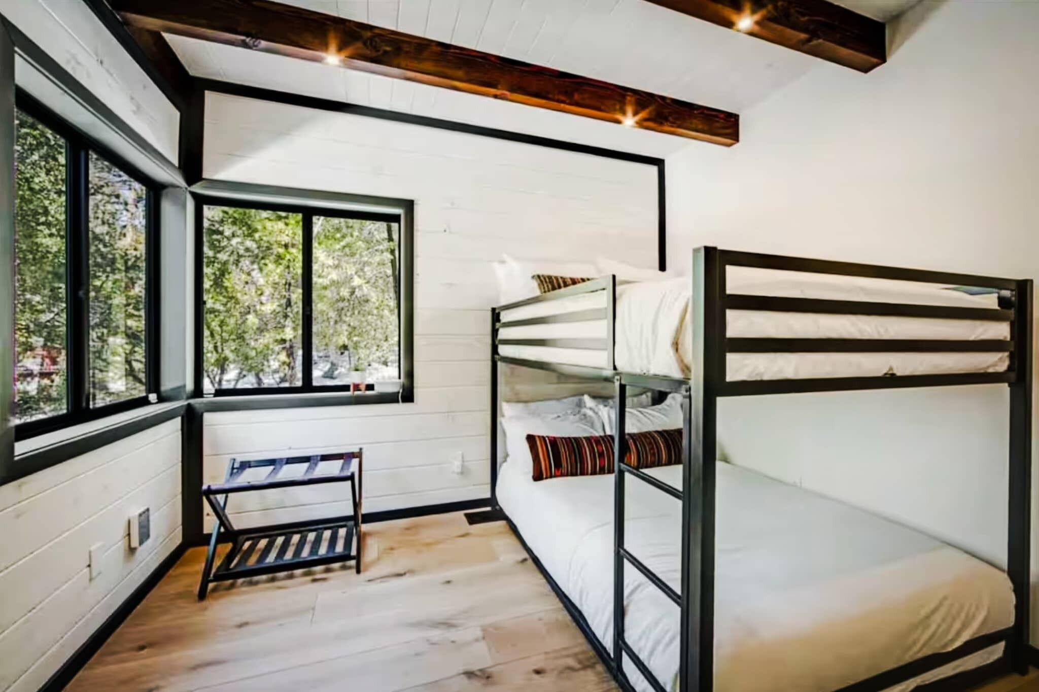 4 bedrooms, WiFi, bed sheets