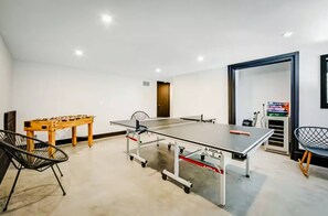 Games room - Cedar Haus Modern Family Haven w Game Room, Hot Tub, EV Charger, Fully Fenced Yard, Dogs OK (Idyllwild-Pine Cove)