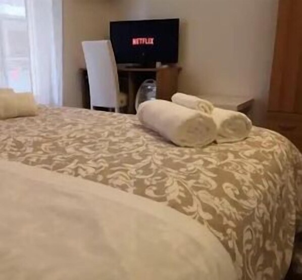 2 bedrooms, WiFi, bed sheets