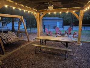 Outdoor dining - Pet Friendly Lake Gaston Home with Neighborhood Beach & Boat Ramp Access (Macon)