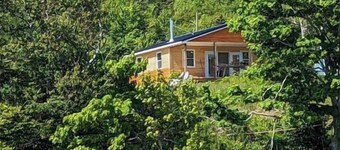 Lakefront Cottage with Hot Tub and Wood Stove 2BR
