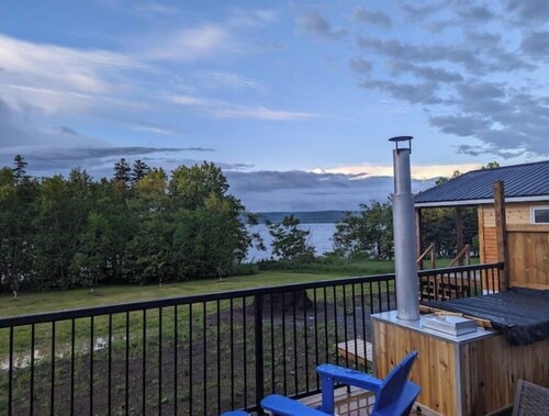 Lakefront Tiny Home with Hot Tub