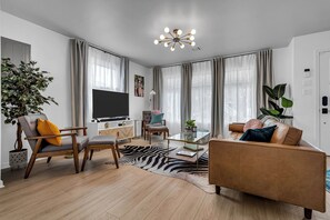 Smart TV, video games, books - Fall for AC - Posh 3BR Near Best Dining & Casinos (Atlantic City)