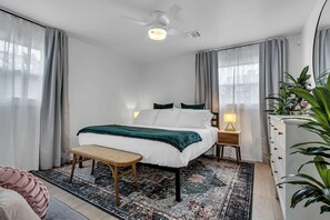 3 bedrooms, in-room safe, iron/ironing board, travel cot - Fall for AC - Posh 3BR Near Best Dining & Casinos (Atlantic City)