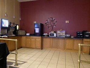 فطور أوروبي مجانًا يوميًا