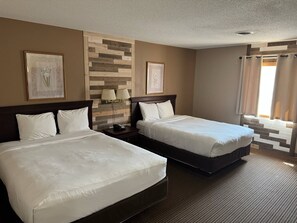 Habitación básica doble | Escritorio y espacio para trabajar con un portátil