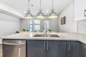 Interior - Townhouse 7-mins to Downtown YYC (Calgary)