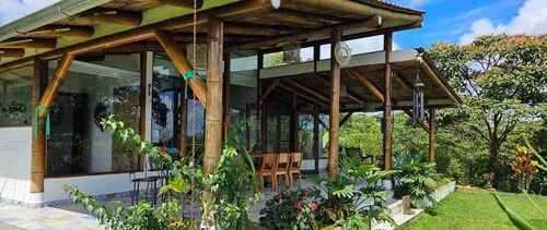 ShantihOMe: Ecolodge entre Mindo y San Miguel de los Bancos