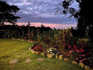 Property grounds - ShantihOMe: Ecolodge entre Mindo y San Miguel de los Bancos (San Miguel de Los Bancos)