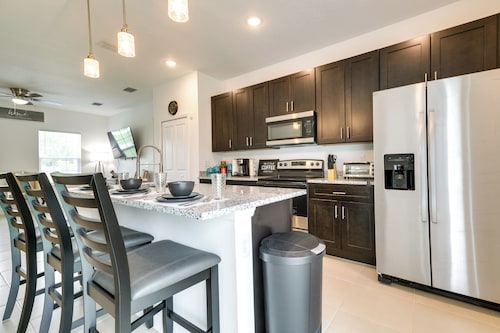 Bright, Pet-Friendly Home: 16 Mi to Downtown Ocala