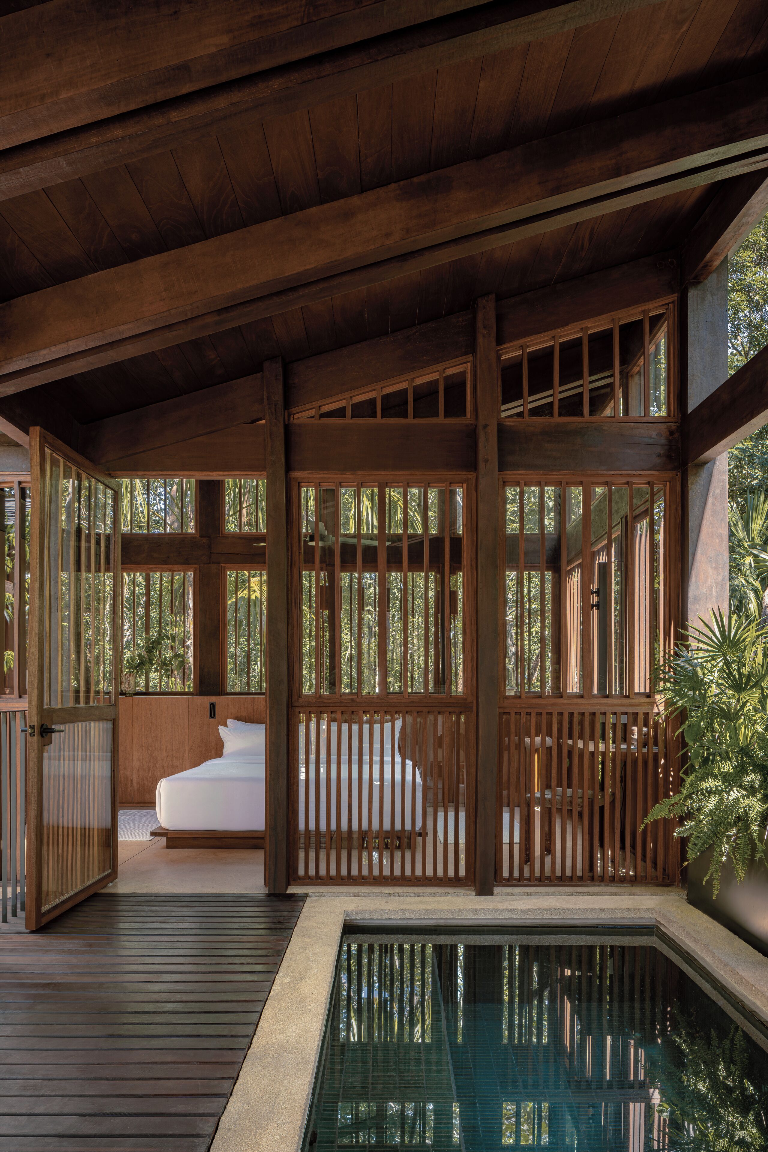 Premium bedding, down duvets, minibar, in-room safe