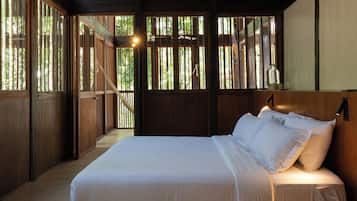 Ropa de cama de alta calidad, cubrecamas y minibar