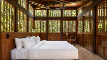 Jungle Tree House | Premium bedding, down comforters, minibar, in-room safe
