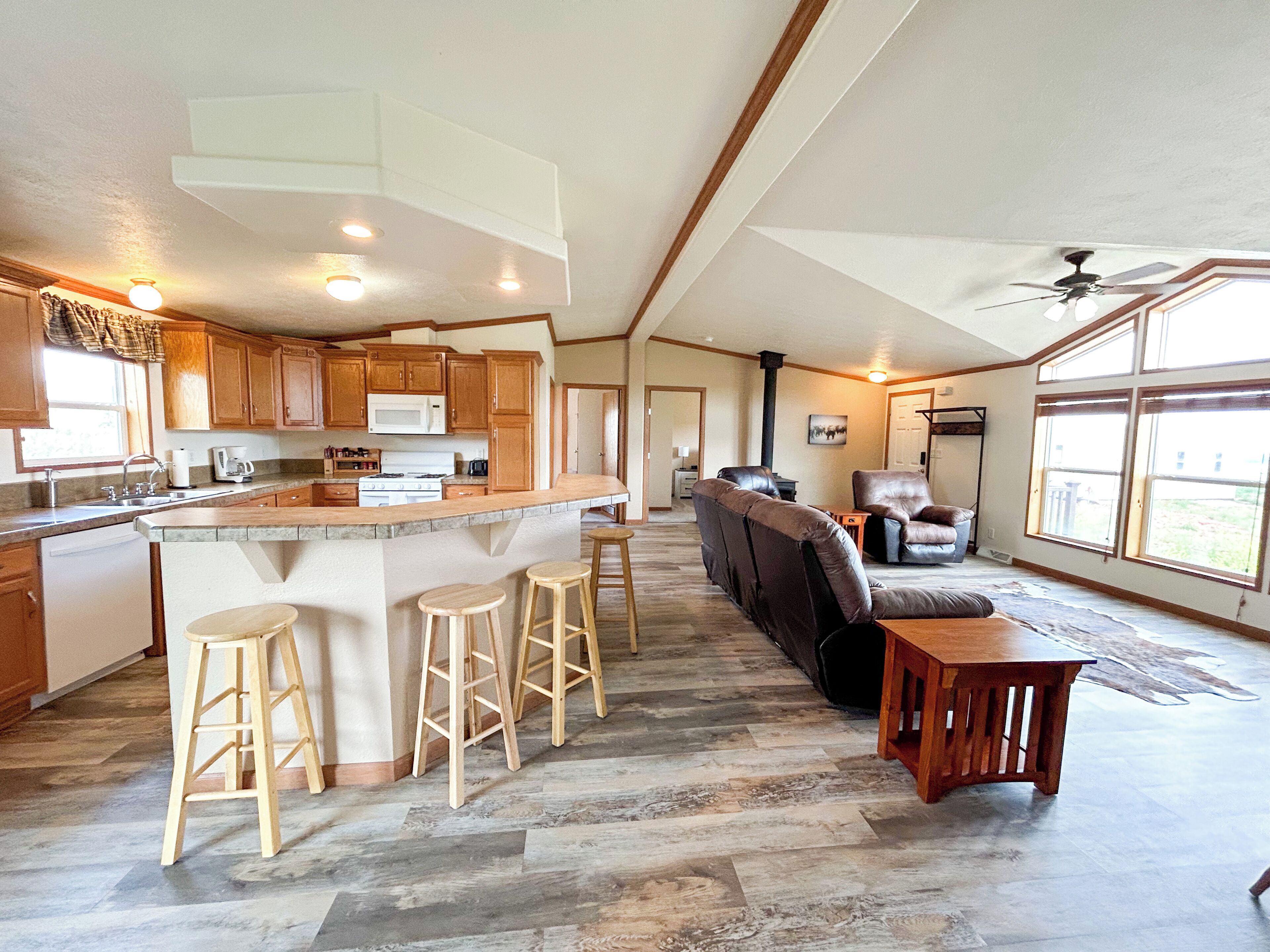 Flying J Hideaway - Remote, cozy on a working ranch