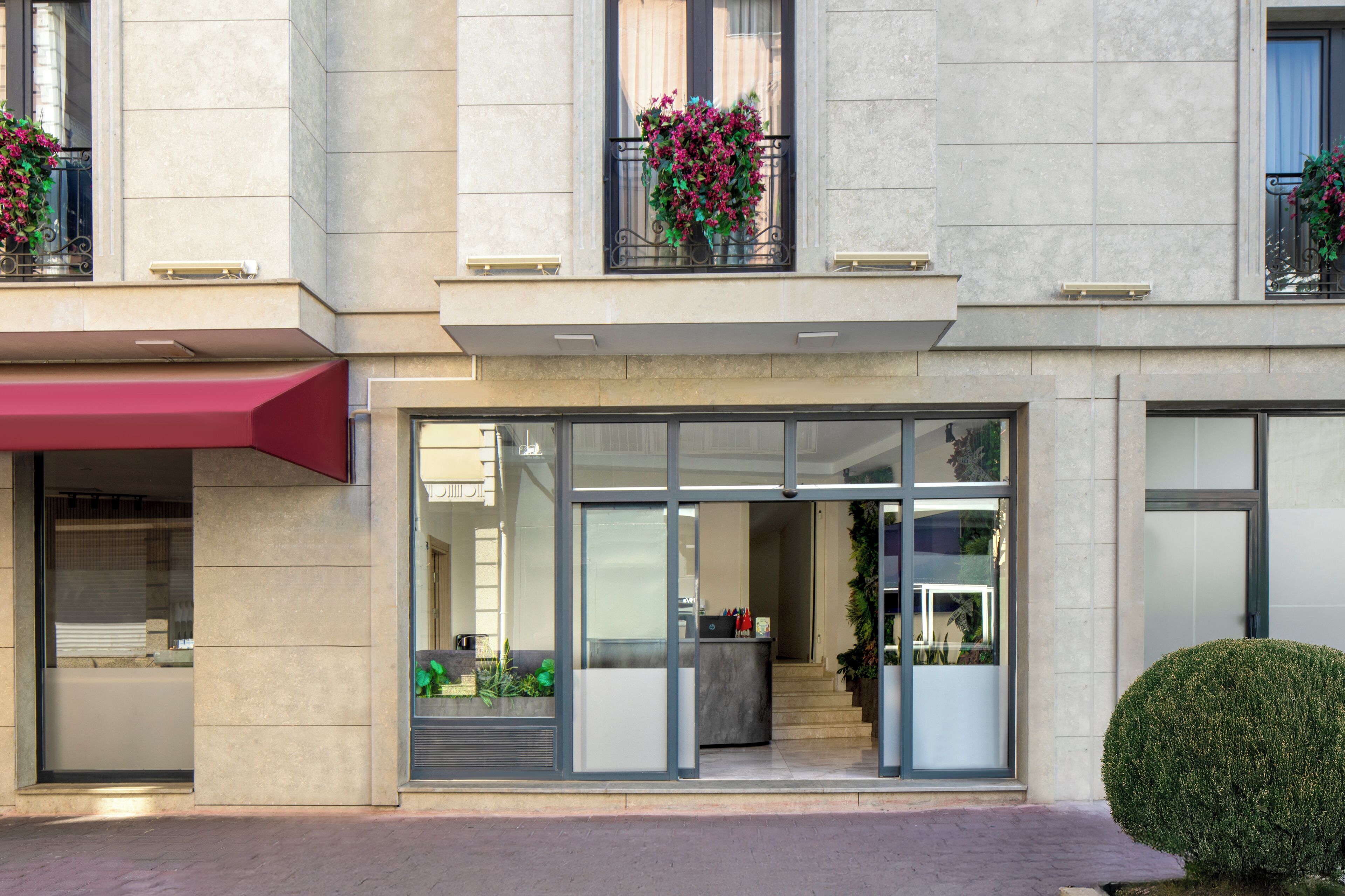 المنشأة من الخارج