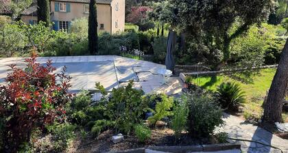 Pleasant villa with swimming pool and large garden in periphery of Montpellier