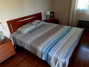 4 bedrooms, desk, iron/ironing board, free WiFi