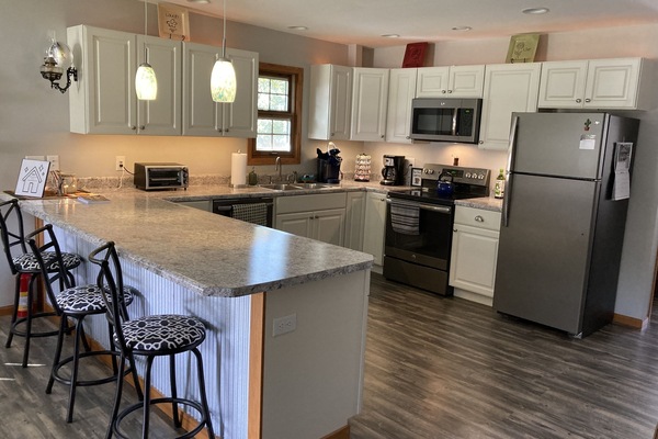 Geladeira, micro-ondas, fogão, cooktop